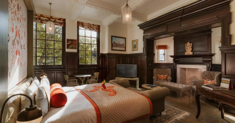 Luxury with a View: Best Hotels Near Tower Bridge
