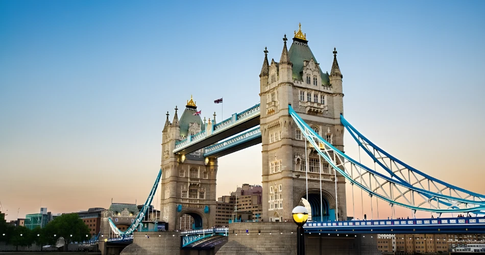 Luxury with a View: Best Hotels Near Tower Bridge